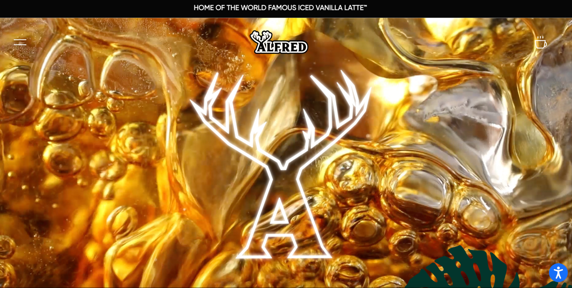 阿尔弗雷德主页的截图,有鹿角的A和冰咖啡的特写