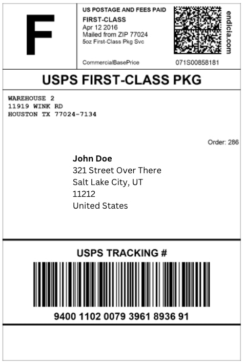 USPS运输标签由承运人制作。包括跟踪条形码,收件人,发件人,美国邮费,和其他必要的信息。