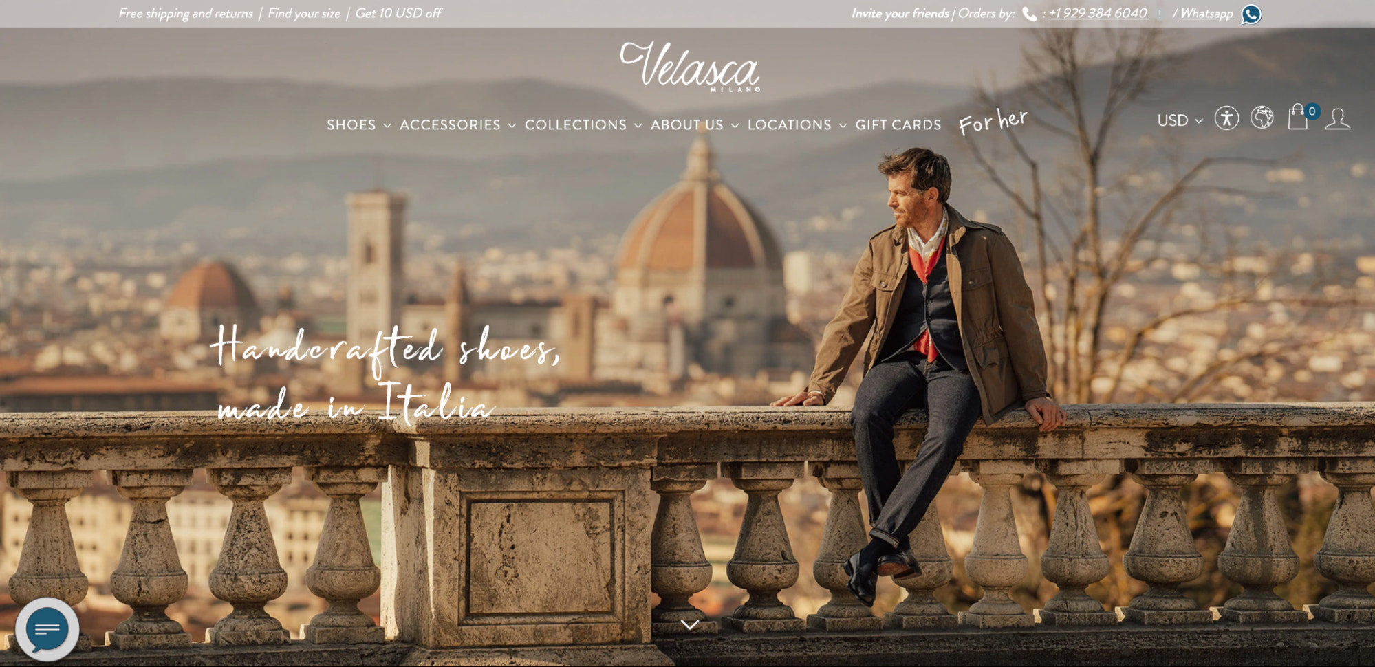 一名男子坐在栏杆上,俯瞰意大利佛罗伦萨的大教堂